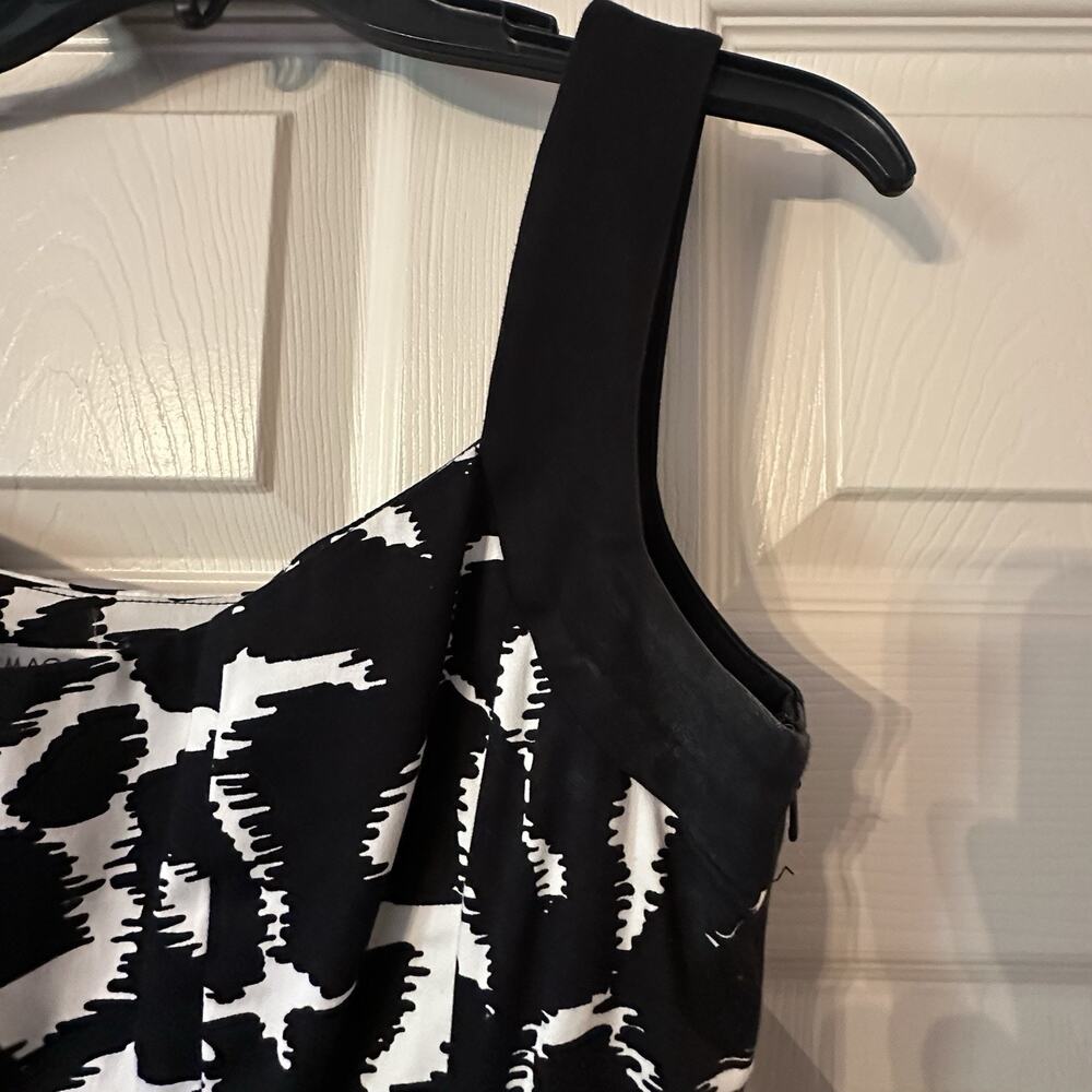 Maggy London 10 Sleeveless Dress Black White Floral Fit Flare - Picture 4 of 5
